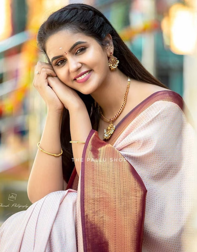 Woven Design Zari Pure Silk Kanjeevaram Saree